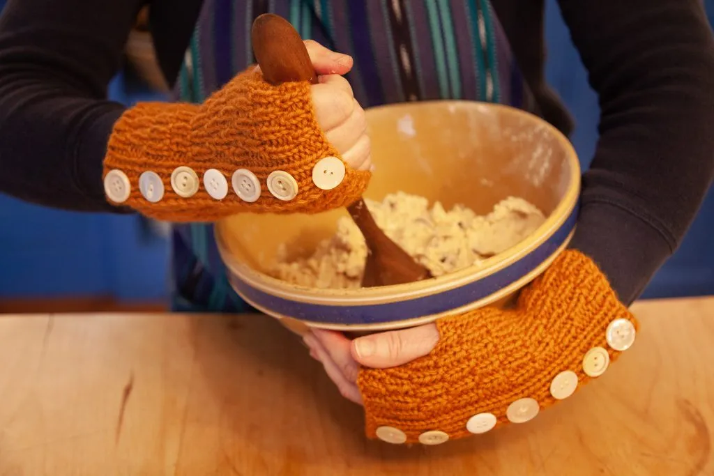 Button Lover's Easy Mitts Pattern